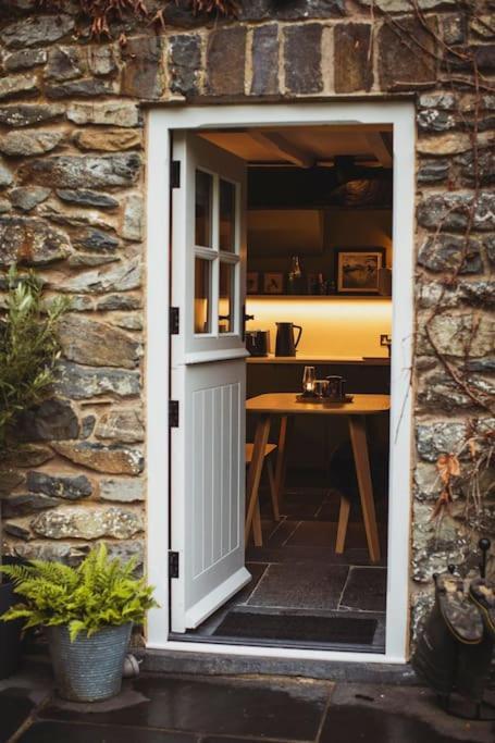 River Cottage, A Luxurious And Cosy Riverside Cottage For Two ويلشبول المظهر الخارجي الصورة